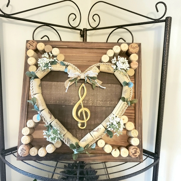 Meet your posher! Michigan native @💗it! 🌞☃🍁🌷🌊 - Picture 10 of 11